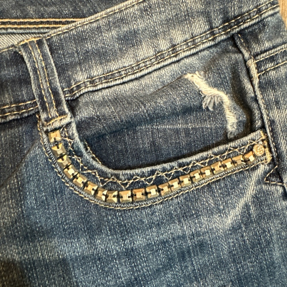 Women’s White House Black Market Distressed Embellished Blanc Crop Size 6 - Picture 6 of 13